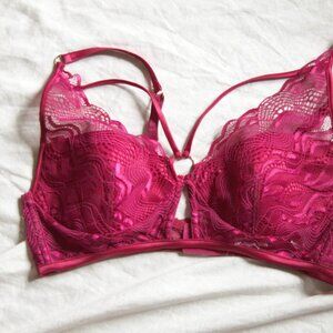 Guess Sexy Wireless Magenta Bra Size 34B